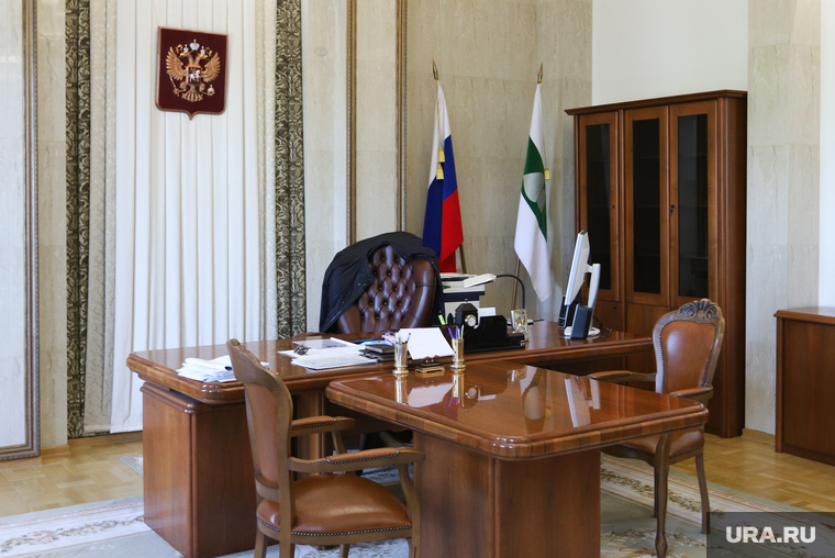 Встреча врио губернатора Шумкова Вадима  с управляющим директором ООО "Сибур" Ляхович Павлом.  Курган, кабинет чиновника, кресло губернатора, кабинет губернатора