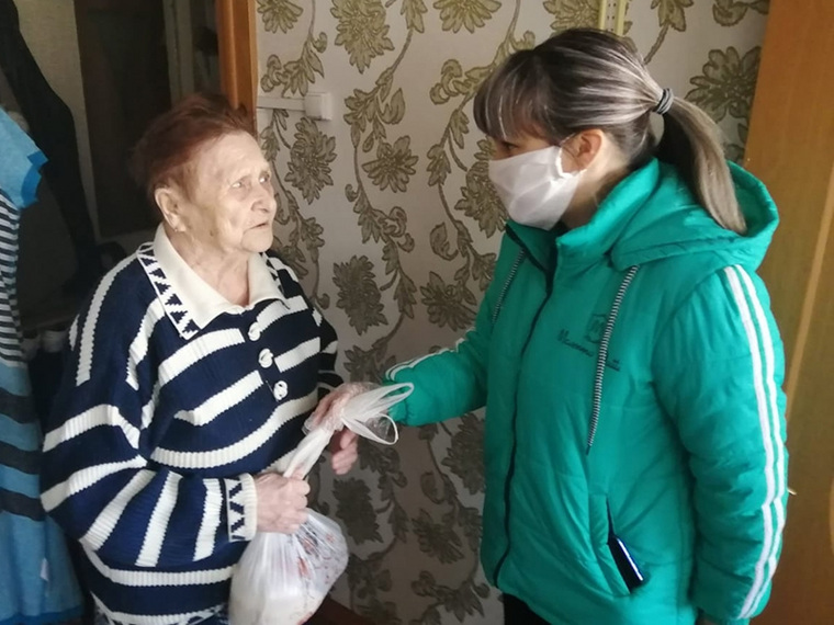 В ХМАО проживают порядка 110 тысяч одиноких стариков, которым требуется помощь