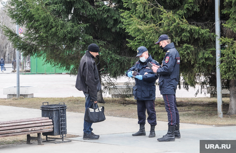 Пустые улицы. Патруль. Тюмень, патруль, полицейский в маске