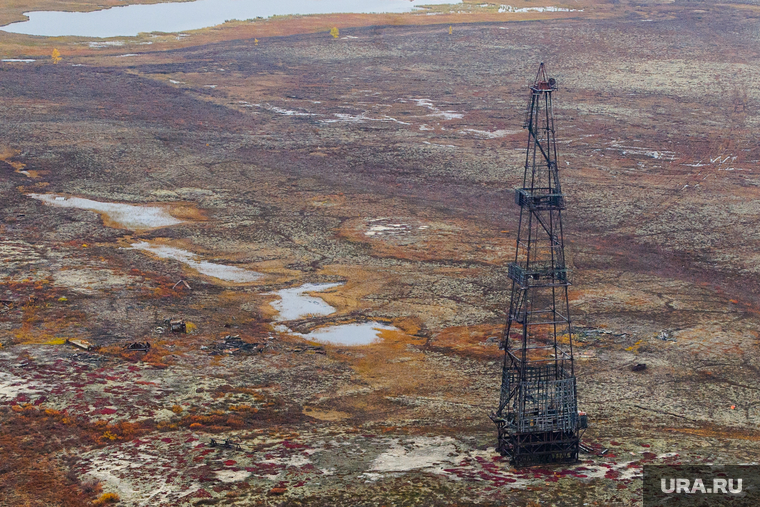 Природа Ямало-Ненецкого автономного округа, север, тундра, арктика, добыча нефти, нефтяная вышка, ямал, природа ямала, природные ресурсы, вид сверху, осень, экология, с квадрокоптера