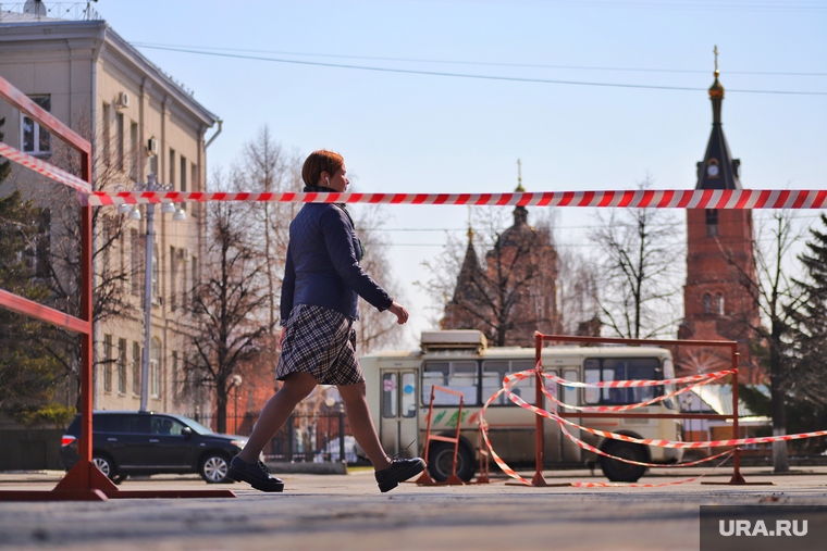 Город во время самоизоляции жителей.  Курган , Жители города