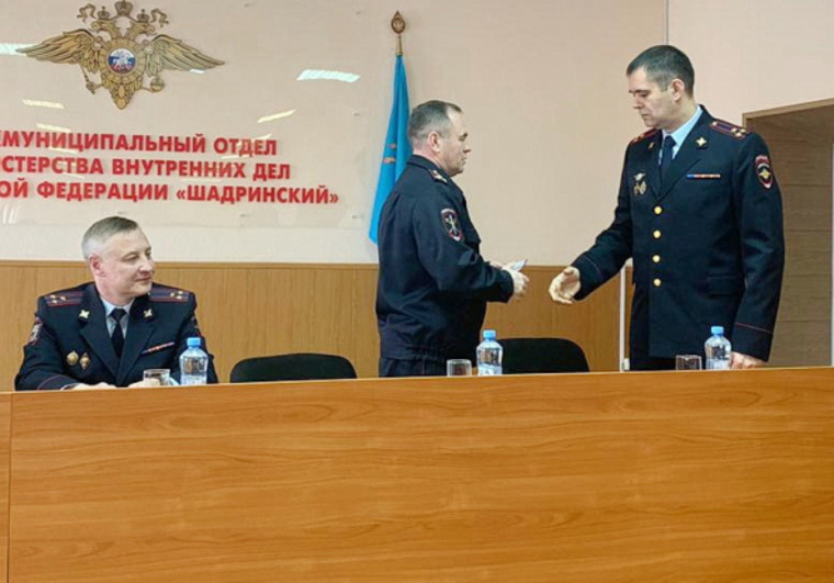 Дмитрия Игошина (справа) представили подчиненным