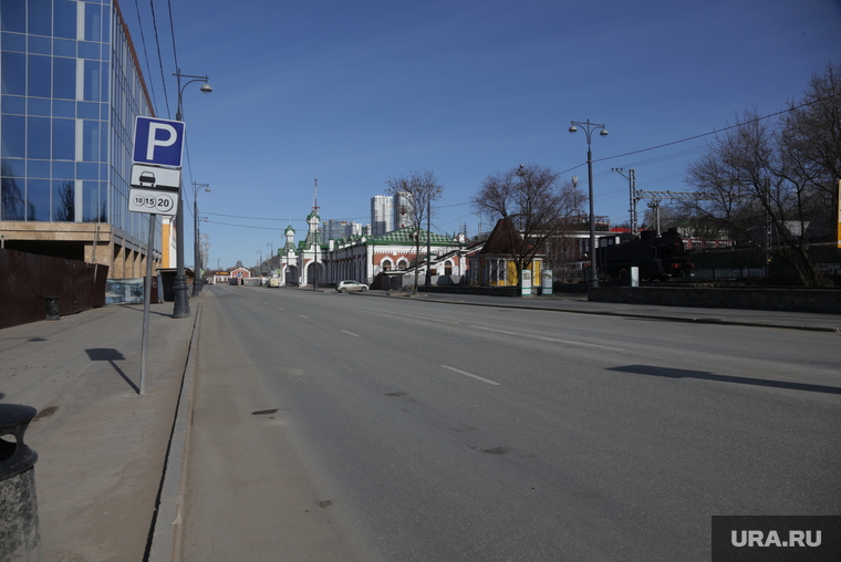 Виды города в период самоизоляции. 6 пареля 2020. Пермь, пустая дорога, пермь 1