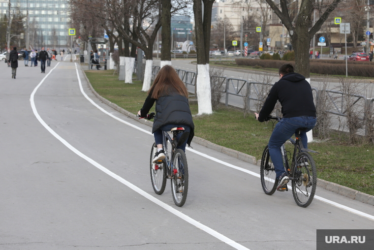 Подборка фотографий в период самоизоляции 28.04.20 в Перми, велодорожка, велосипедист