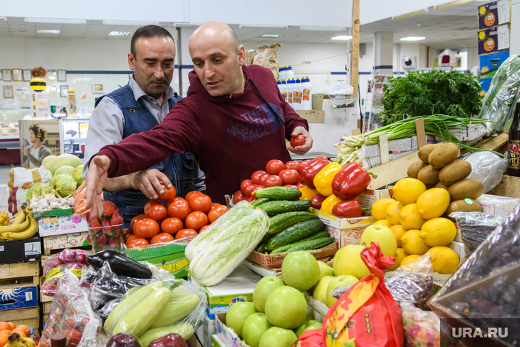 Комбинат "Ямальские олени" и Центральный рынок Салехарда, овощи, фрукты, розничная торговля, рынок, лоток
