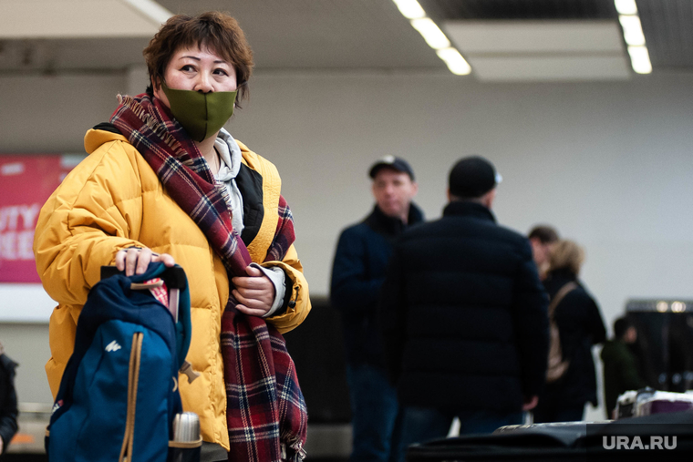 Ситуация в аэропорту Кольцово в связи с эпидемией коронавируса в Китае. Екатеринбург, аэропорт кольцово, аэропорт, китайцы, защитная маска, коронавирус
