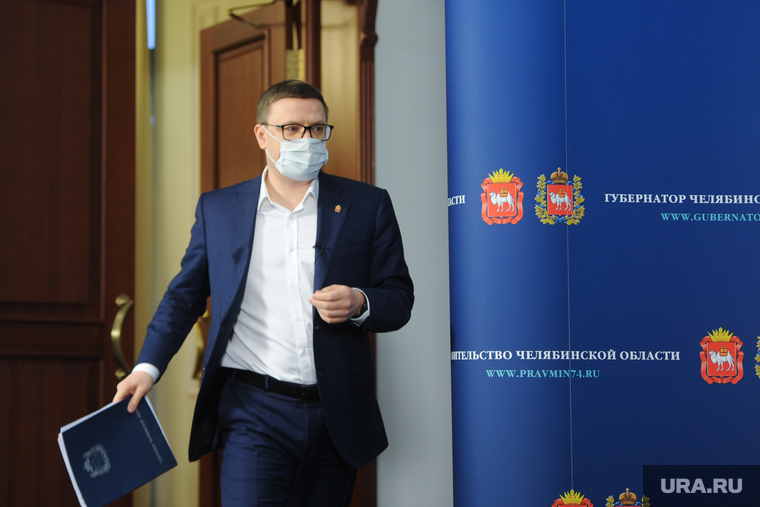 Брифинг Алексея Текслера в медицинской маске по коронавирусу. Челябинск , текслер алексей