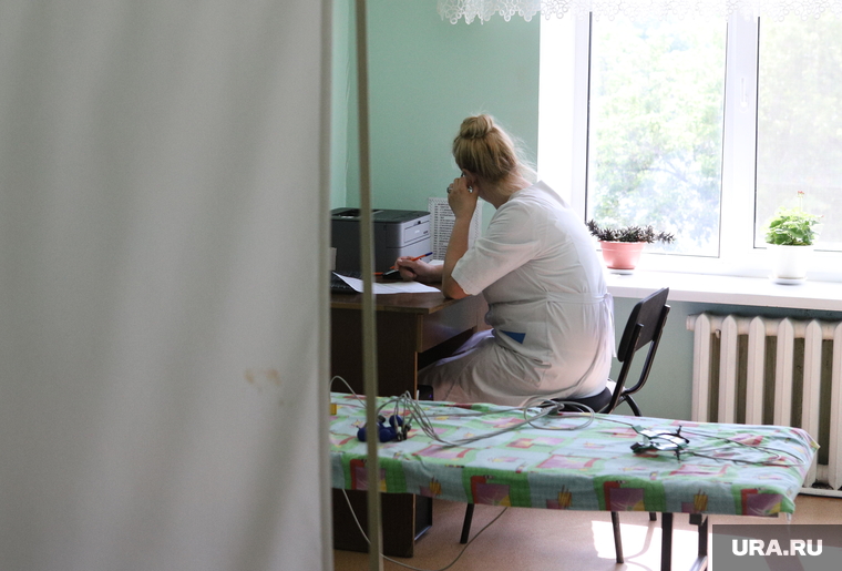 Визит врио губернатора Вадима Шумкова в Петуховский район. Курган, физиотерапия, кабинет врача, врач, физкабинет, медик