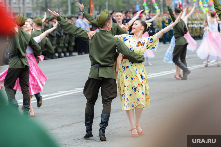 Празднование 9 мая. Челябинск, концерт, вальс, артисты