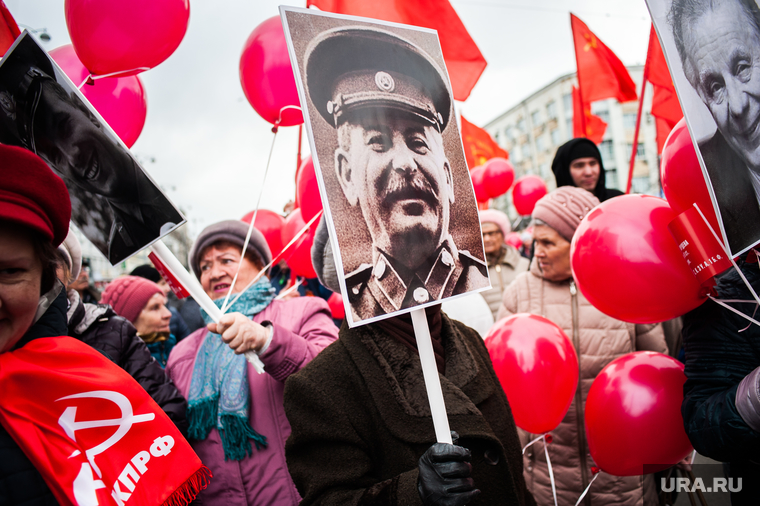 Традиционная первомайская демонстрация. Екатеринбург, портрет сталина, кпрф, демонстрация
