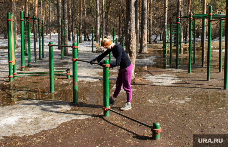 Парк Зеленая роща. Екатеринбург, турники, зарядка, спортивная площадка, воркаут, тренировка, массовый спорт