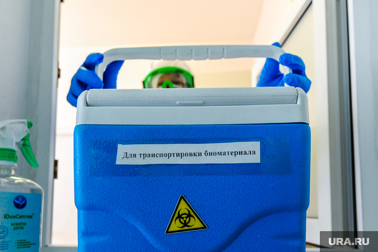 Дополнительная лаборатория для выявления коронавирусной инфекции в Челябинске на базе Областного центра по профилактике и борьбе со СПИДом. Челябинск, лаборатория, прием анализов, эпидемия, врач