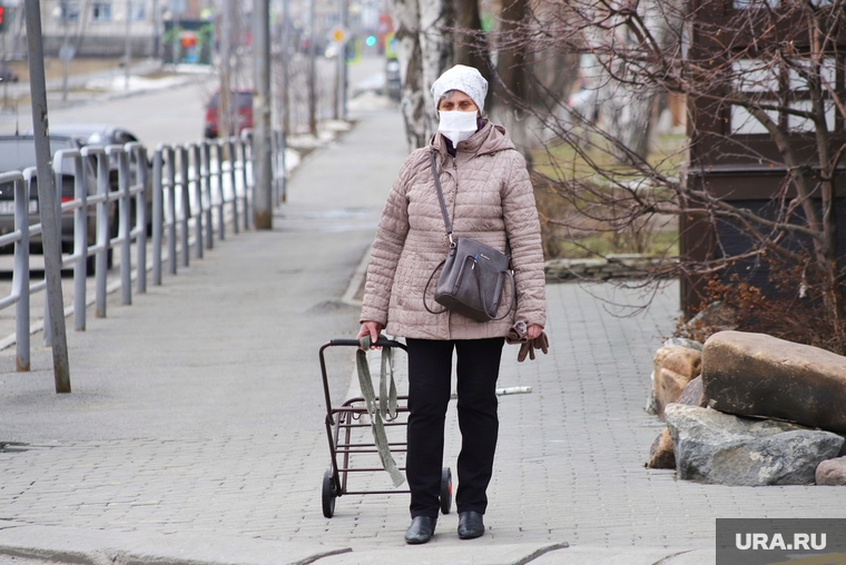 Город во время самоизоляции жителей. Курган , Жители города, дачный сезон, масочный режим