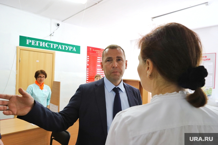 Визит врио губернатора Шумкова Вадима в Альменевский район. Курган , шумков вадим, кокорина лариса, регистратура поликлиники
