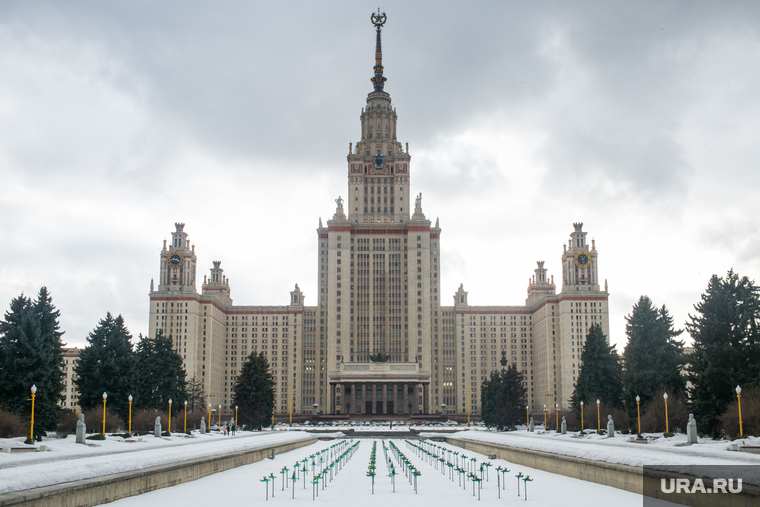 Вид на здание МГУ им. Ломоносова со стороны Воробьевых гор. Москва, мгу, московский государственный университет