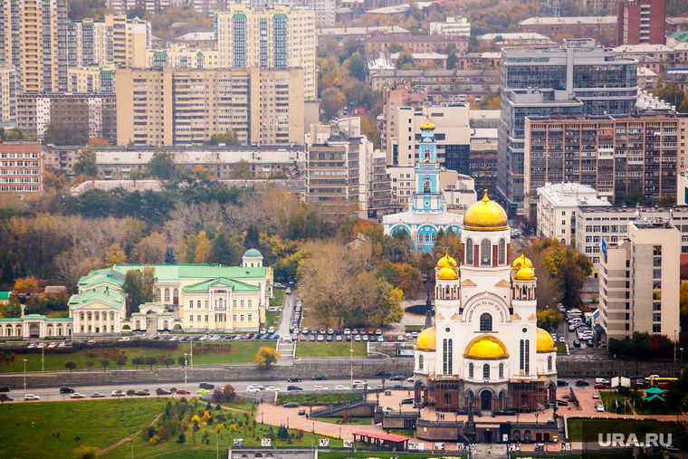 Екатеринбург с башни "Исеть", храм на крови, город екатеринбург
