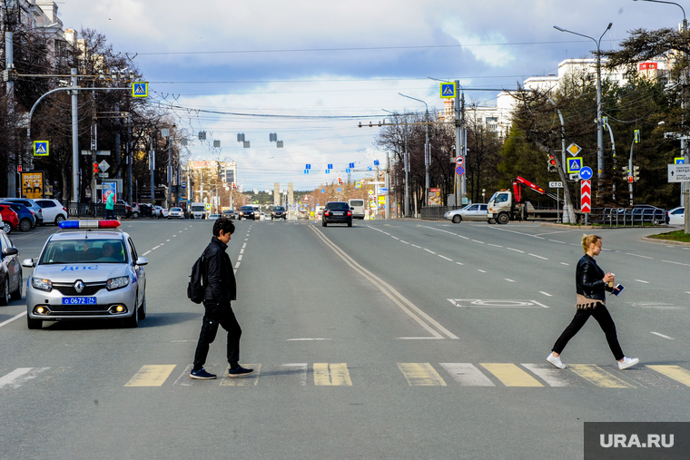 Пустой город. Обстановка в городе во время эпидемии коронавируса. Челябинск, пешеходный переход, эпидемия, проспект ленина, пустой город