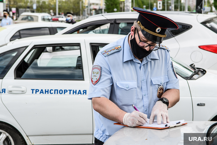 Проверка соблюдения масочного режима водителями. Екатеринбург, полиция, гибдд, дорожно патрульная служба
