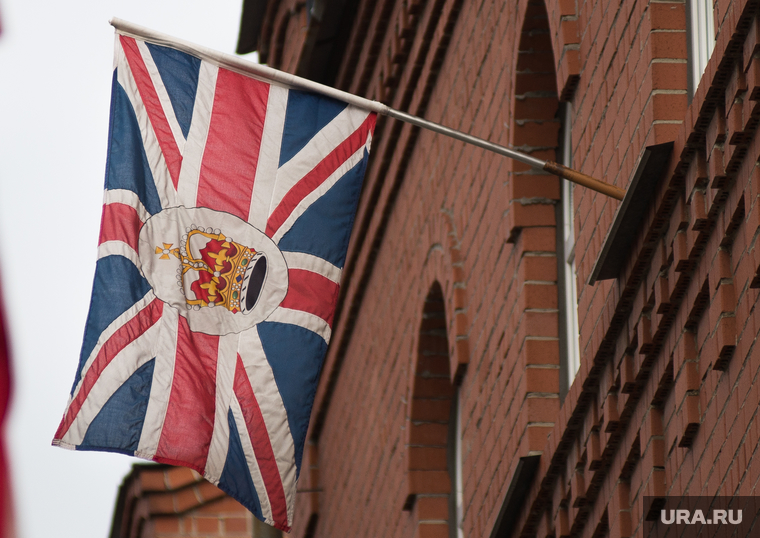 Посольство сша и британии. Флаг Великобритании. Пиджак с флагом Британии. Англия вмешивается. Иран и Великобритания.