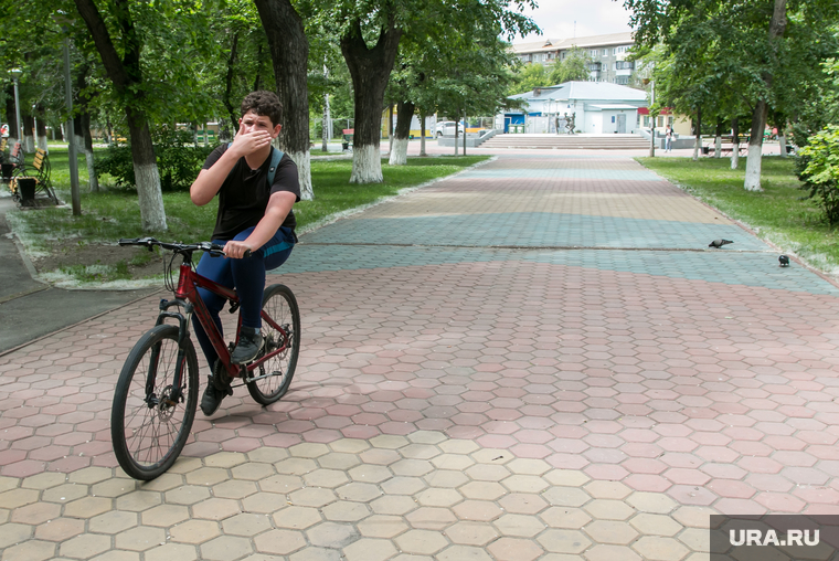 В городе открыли для посещения детский парк. Курган, детский парк, велосипедист, снятие карантина