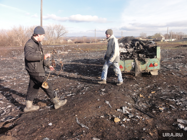 Место крушения малайзийского Боинга. Донецк. ДНР. Украина, осколки, авиакатастрофа, катастрофа, место крушения, малазийский боинг, падение самолета