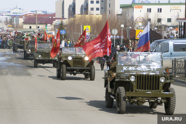 Празднование Дня Победы в ВОВ в Салехарде, автомобили, день победы, 9 мая, парад