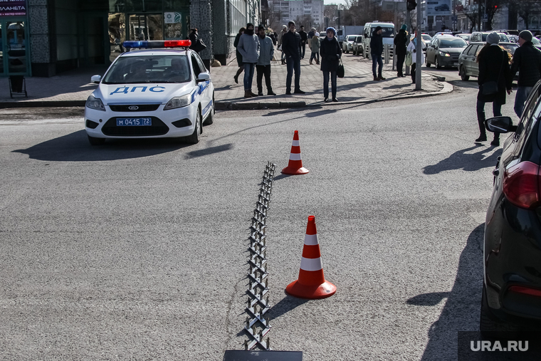 Митинг в честь третьей годовщины присоединения Крыма к России. Тюмень, колючка, перекрытие дороги, гибдд, дпс