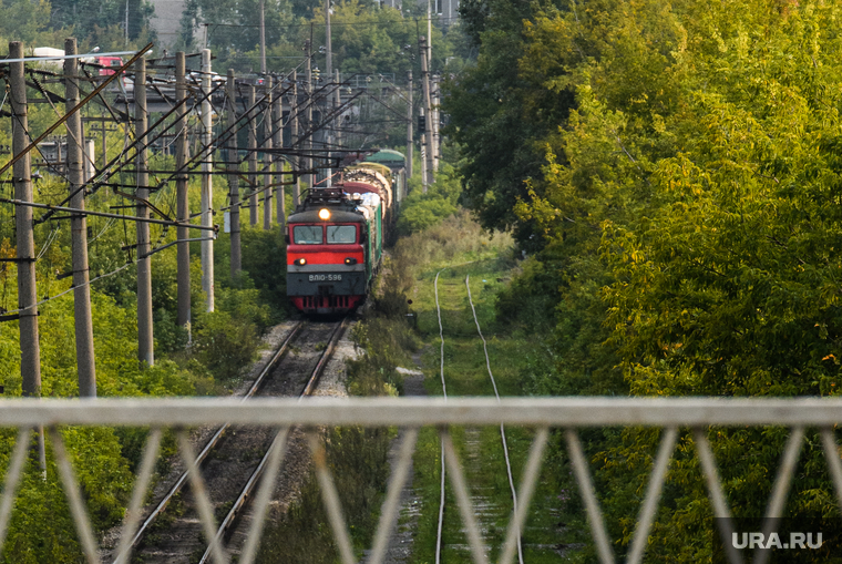 Виды Екатеринбурга, пешеход, город, железная дорога, поезд