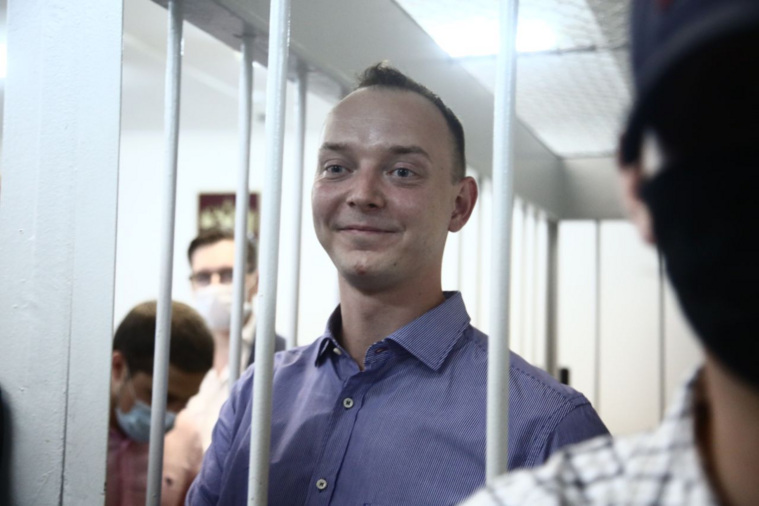 7 июля журналиста и советника главы Роскосмоса задержали и доставили в суд