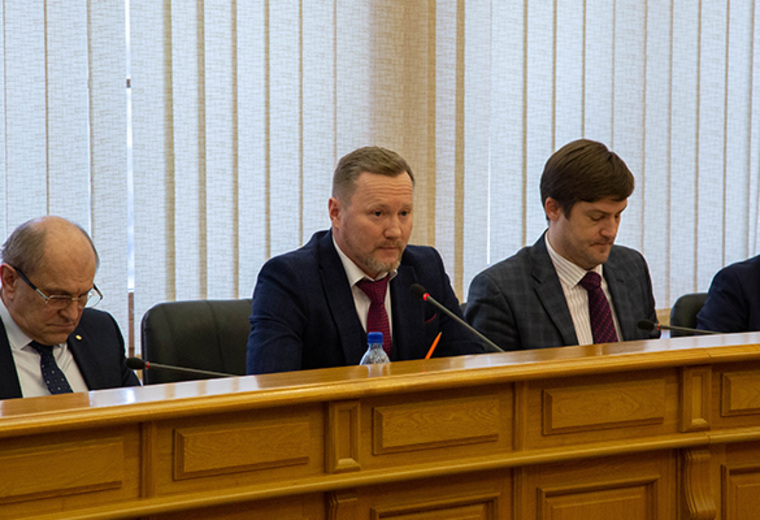 Евгений Лузгин (по центру) возглавляет «Водоканал» с ноября 2019 года