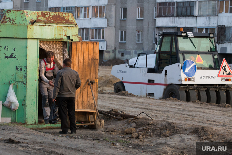 Строительство дороги по ул. Бурова-Петрова. Курган, строительная техника, строительные вагончики
