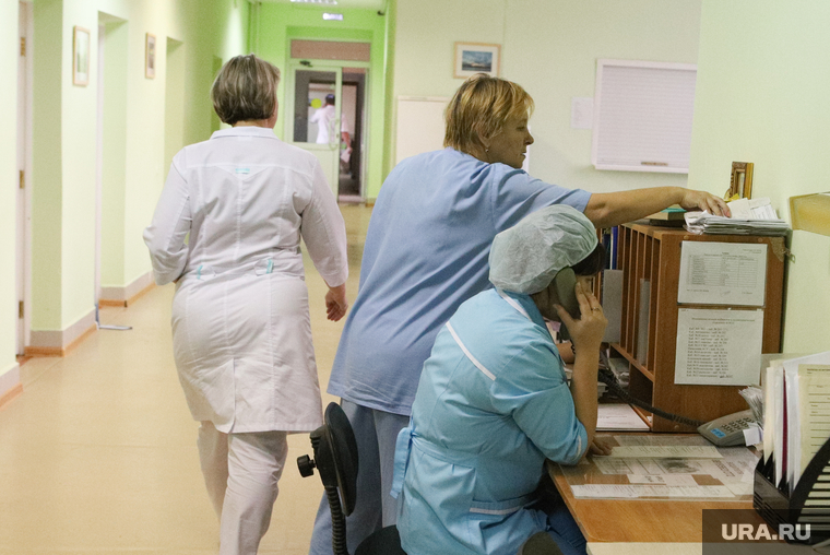 Презентация новой техники в областном онкодиспансере. Курган, пост медсестры, медсестра, приемный покой, пост, коридор больницы, картотека, врач, больница, медработник