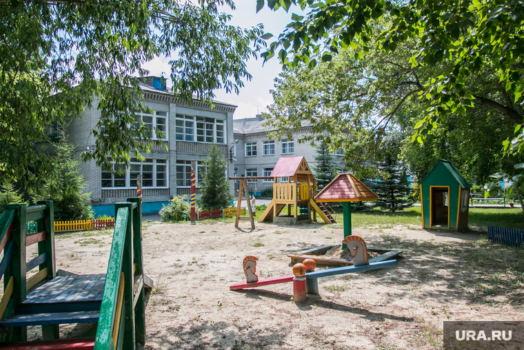 Архивные фото 2011 г. Павел Астахов посетил Курганский детский дом. Курган , детская площадка, курганский детский дом