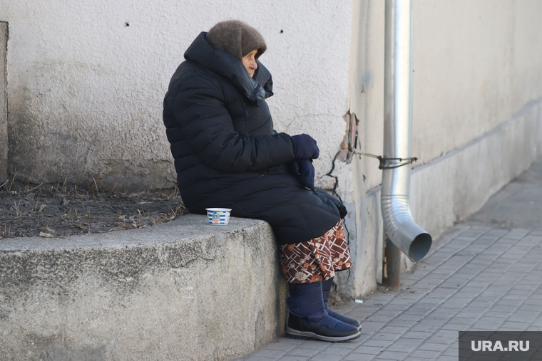 Виды города. Курган, пенсионерка, нищенка, бабушка, старушка, пенсия, попрашайка