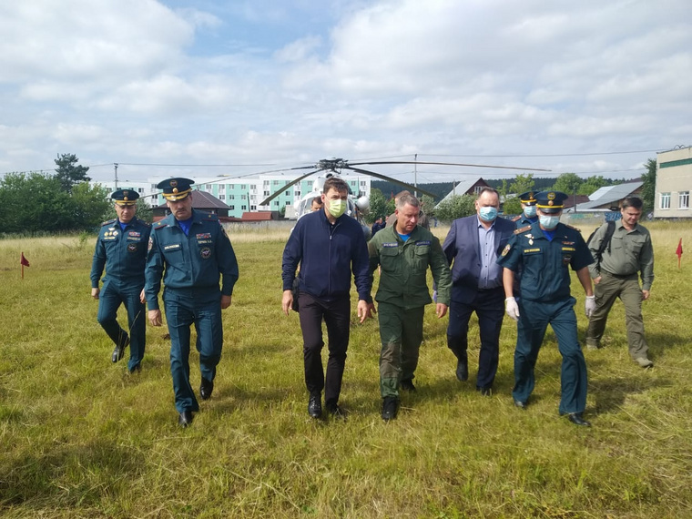 Главного спасателя страны сопровождает губернатор Свердловской области Евгений Куйвашев