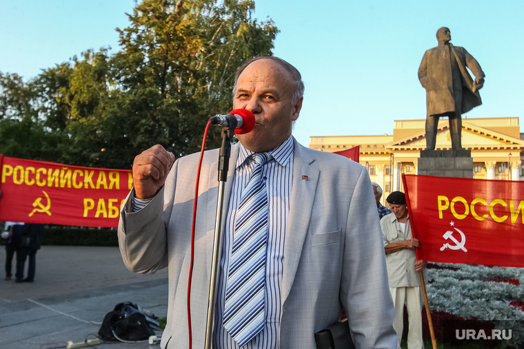 Митинг против повышения цен на проезд в общественном транспорте, устроенный РКРП. Тюмень, черепанов александр, ркрп