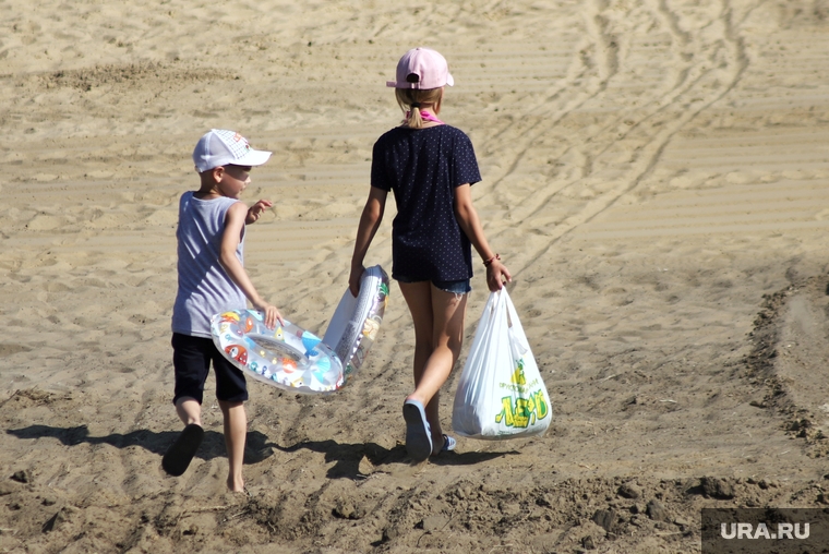 Городской пляж "Бабьи пески". Курган, пляж, дети, дети без присмотра