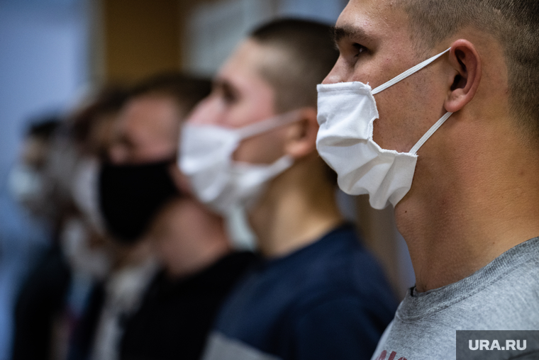 Призывники в Областном Сборном Пункте «Егоршино». Свердловская область, Артемовский, медицинская маска, защитная маска, маска на лицо, коронавирус, covid
