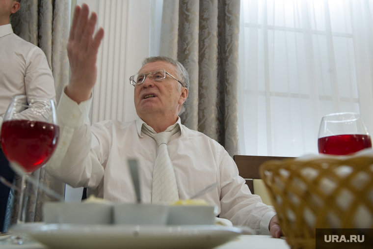 Кандидат в президенты России Владимир Жириновский в Екатеринбурге, портрет, жириновский владимир, жест рукой