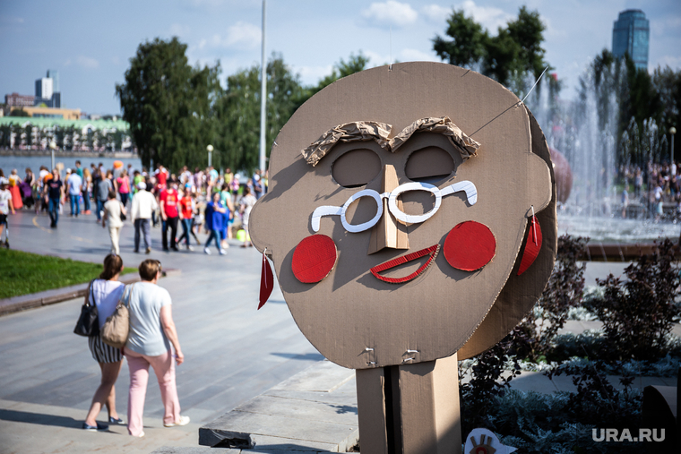 День города 2019 (Карнавальное шествие участников фестиваля "Лица улиц"). Екатеринбург, маскарад, фестиваль лица улиц, парад, картония, день города