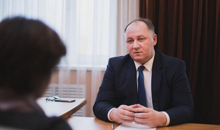 Глава Советского района Игорь Набатов решил выяснить отношения в суде с давним оппонентом