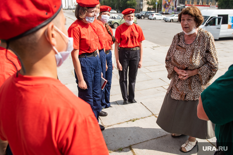 Племянница Николая Кузнецова Елена Сакныне рассказала юнармейцам о своем знаменитом дяде