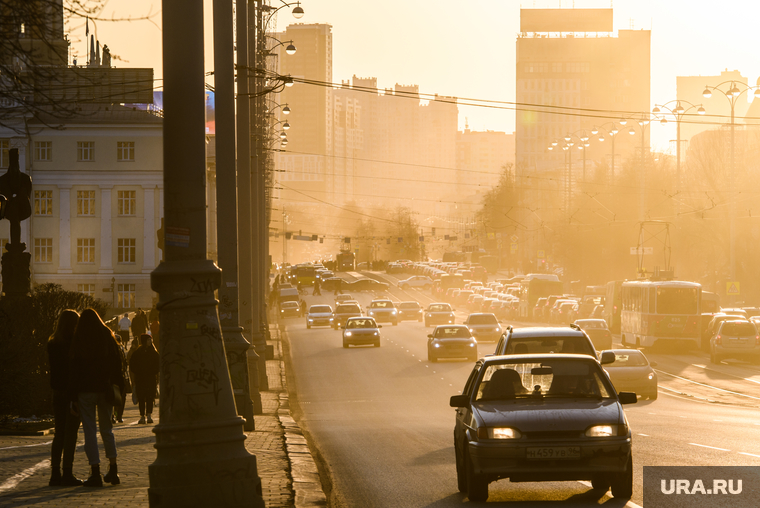 Виды Екатеринбурга, пыль в городе, смог, город екатеринбург, проспект ленина