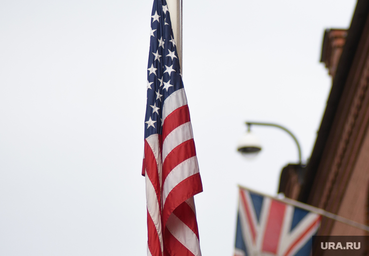 Генеральное консульство США и Великобритании. Екатеринбург, флаг сша, флаг великобритании, консульство сша великобритании, флаги