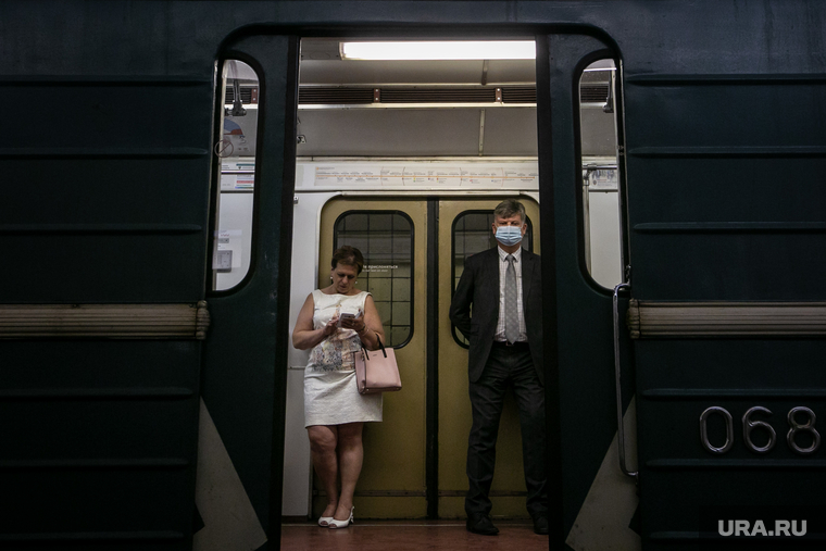 Москва, разное. Москва, метро, вагон, масочный режим
