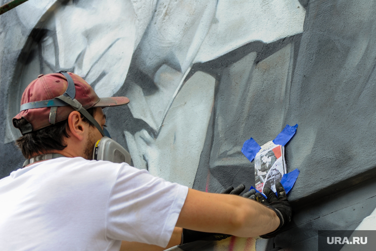 Граффити в честь присвоения звания «Город трудовой доблести». Челябинск, граффити, стрит-арт