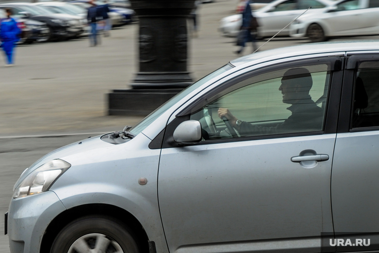 Праворульные автомобили. Старые японские автомобили. Челябинск, правый руль, водитель автомобиля, праворульные автомобили, японские авто