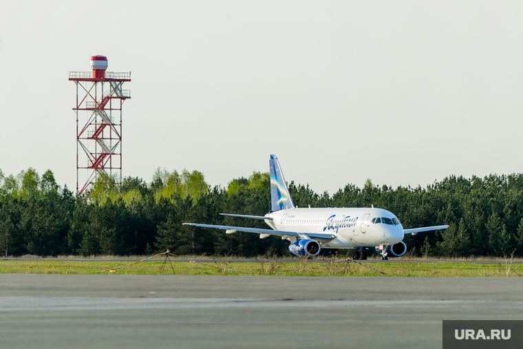 В аэропорту Челябинска приземлился «Суперджет» с вахтовиками Чаяндинского месторождения Якутии. Челябинск, авиация, сухой суперджет, суперджет