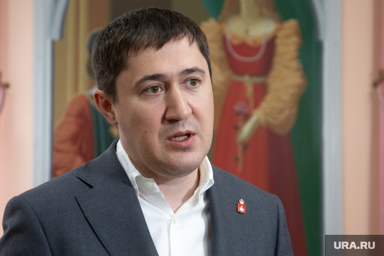 Губернатор Перми Дмитрий Махонин на голосовании по поправкам в Конституцию России. Пермь, махонин дмитрий