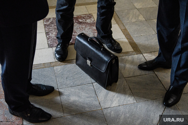 Заседание комитета по бюджету на 2020 год. Екатеринбург, депутат, чиновники, чиновник, портфель, дресс-код, дресс код
